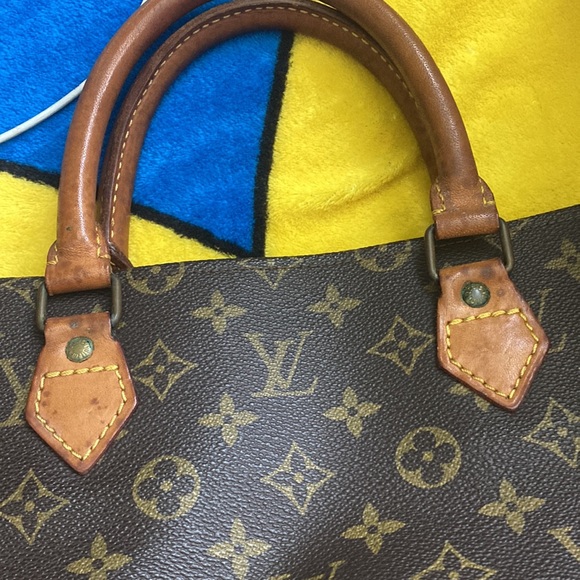 Authentic Louis Vuitton Sac Flat - Picture 4 of 9